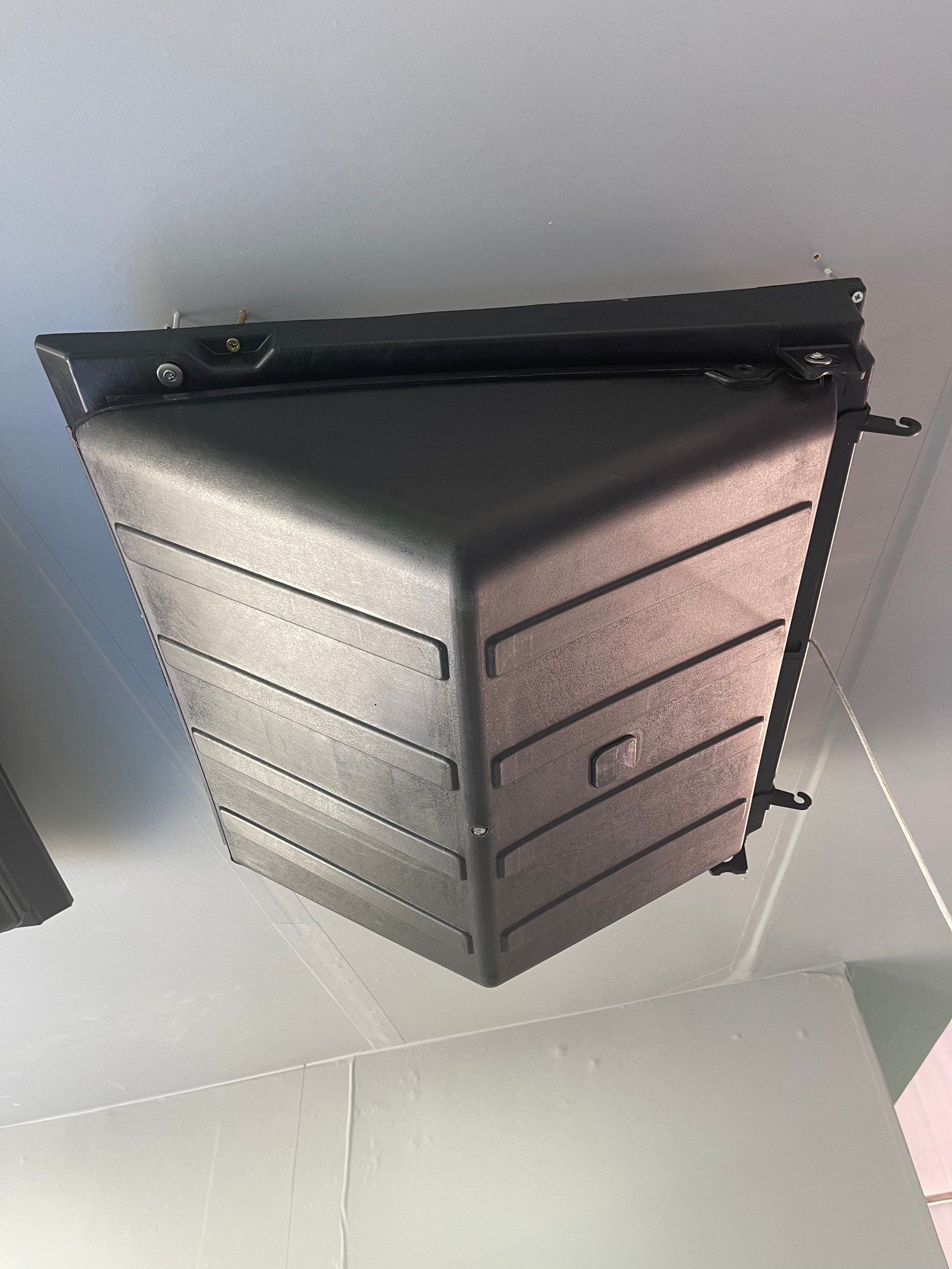 V-flap Ceiling Mounted Air Inlet